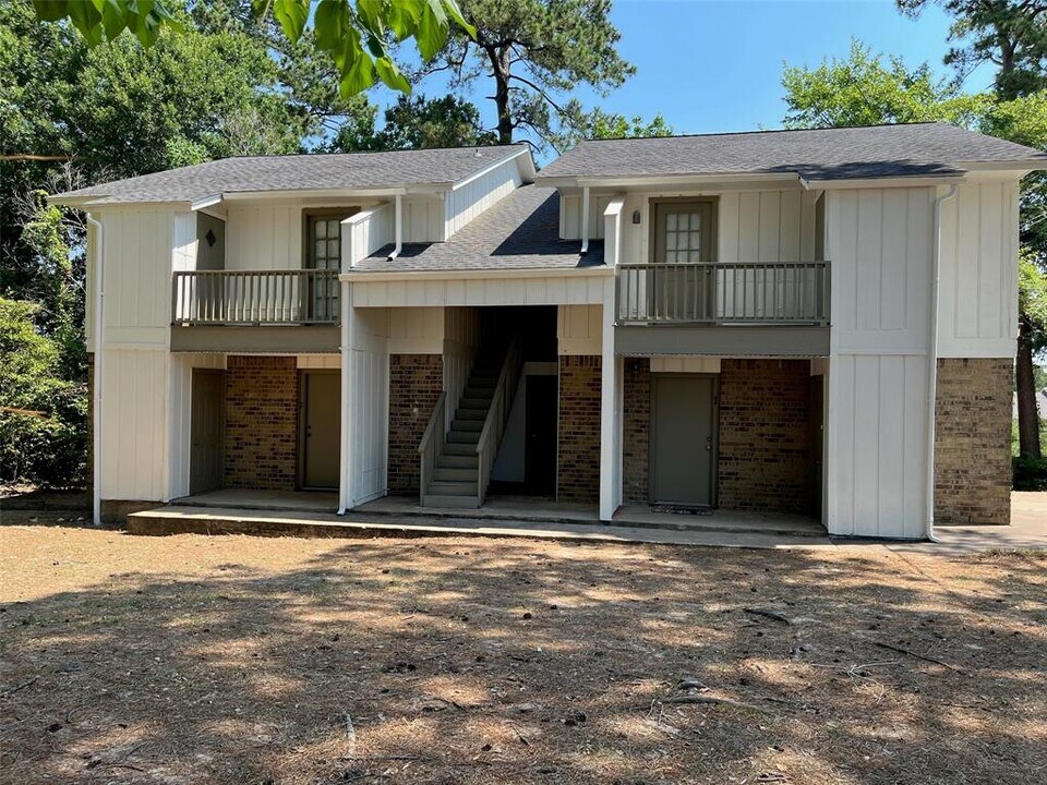 1329 Windsor St in Huntsville, TX - Building Photo