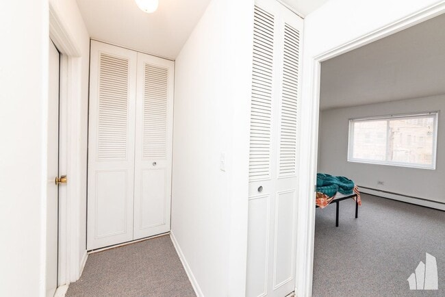 520 W Aldine Ave in Chicago, IL - Foto de edificio - Building Photo