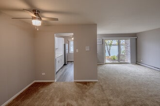 Deep Lake Hermitage in Lake Villa, IL - Building Photo - Interior Photo