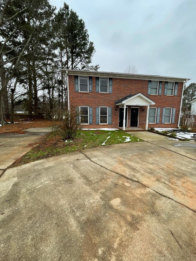 903 N Main St in Fountain Inn, SC - Building Photo - Building Photo