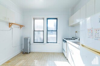 5704 S Harper Ave in Chicago, IL - Building Photo - Building Photo