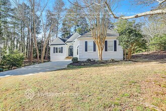 1201 Bavarian Wood Close in Buford, GA - Foto de edificio - Building Photo