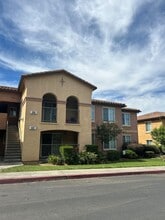 Creekside Village in Red Bluff, CA - Foto de edificio - Building Photo