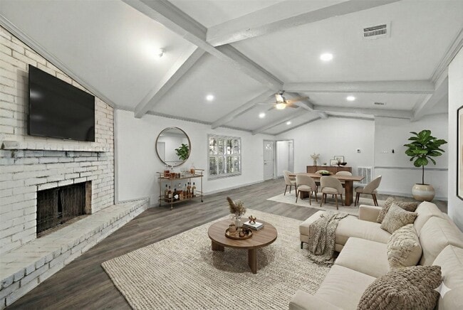 property at 1714 Huge Oaks St