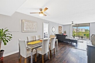 1100 St Charles Pl in Pembroke Pines, FL - Building Photo - Building Photo