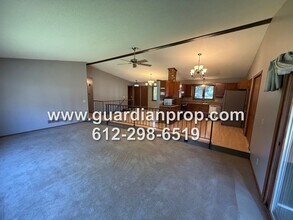 1809 Bielenberg Dr in Woodbury, MN - Building Photo - Building Photo