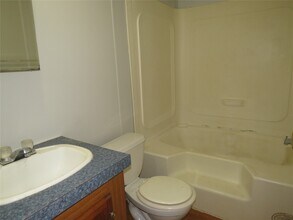 735 5th St in San Leon, TX - Foto de edificio - Building Photo