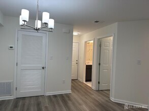 1215 Waterford Dr in Edison, NJ - Building Photo - Building Photo