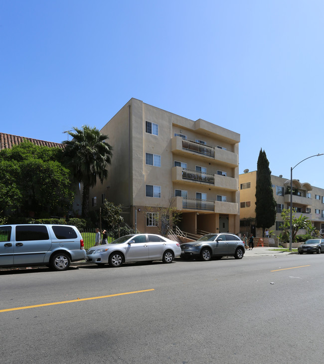 310 S New Hampshire Ave in Los Angeles, CA - Foto de edificio - Building Photo