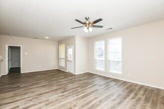 9909 Amaryllis Ln in Fort Worth, TX - Building Photo - Building Photo