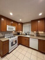141 Front St in South Plainfield, NJ - Building Photo