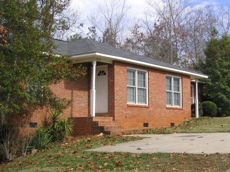 1335 Kent Dr in Auburn, AL - Foto de edificio