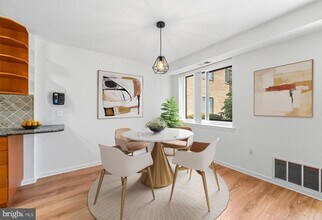 1640 Oakwood Dr in Narberth, PA - Building Photo - Building Photo