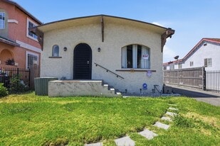 130 E Colden Ave in Los Angeles, CA - Building Photo