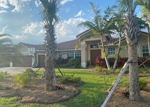1631 NW 22nd St in Homestead, FL - Building Photo - Building Photo