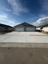 12936 E Blake St in Wichita, KS - Foto de edificio - Building Photo