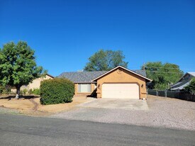 8406 E Sommer Dr in Prescott Valley, AZ - Building Photo