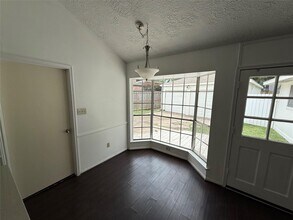 2206 Round Lake Dr in Houston, TX - Building Photo - Building Photo
