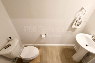 2445 Ownby Ln in Richmond, VA - Building Photo - Building Photo