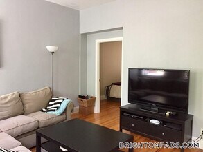2001 Commonwealth Ave in Boston, MA - Building Photo - Building Photo