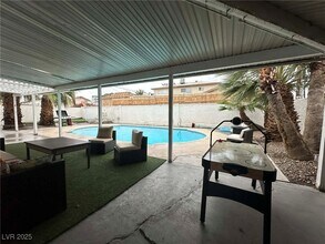 2419 E Vegas Valley Dr in Las Vegas, NV - Building Photo - Building Photo