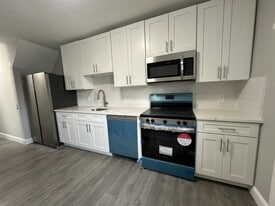 120 Raritan Ave in Highland Park, NJ - Building Photo