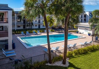 The Oceanaire in Largo, FL - Foto de edificio - Building Photo