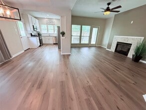 87 N Avonlea Cir in Spring, TX - Foto de edificio - Building Photo