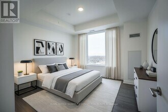 2495 Eglinton Ave W in Mississauga, ON - Building Photo - Building Photo