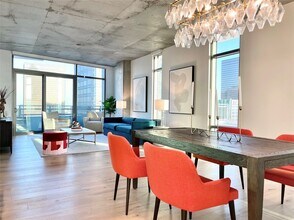 1801 N Pearl St, Unit 3012 in Dallas, TX - Building Photo - Building Photo