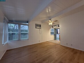 2875 Euclid Ave in Concord, CA - Building Photo - Building Photo