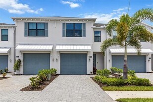 13021 Pembroke Dr in Naples, FL - Building Photo