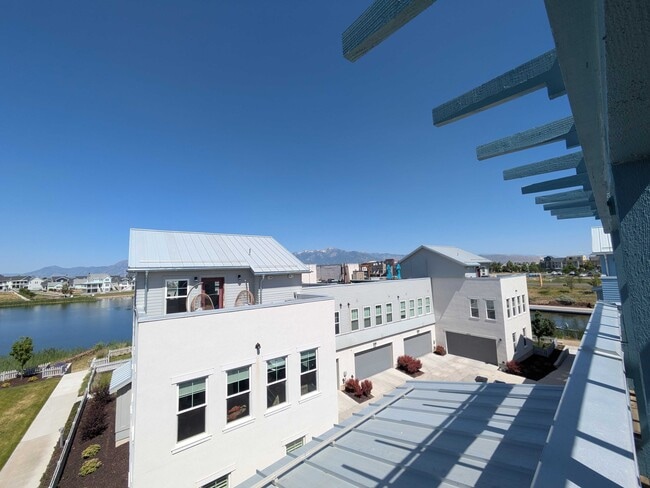 11201 S Kestrel Rise Rd in South Jordan, UT - Building Photo - Building Photo