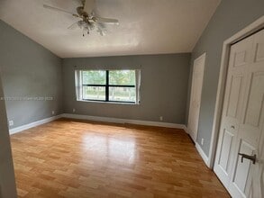 7901 NW 33rd St in Hollywood, FL - Foto de edificio - Building Photo