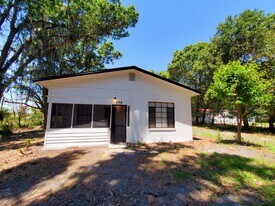 209 S Wiggins Rd in Plant City, FL - Building Photo