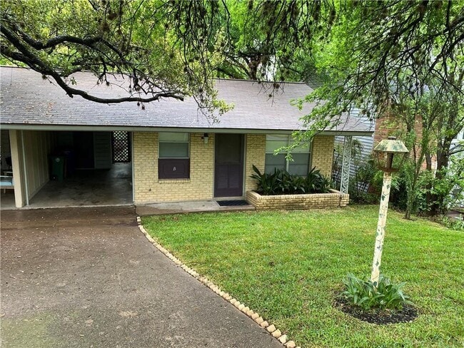 1612 Elmhurst Dr in Austin, TX - Building Photo - Building Photo