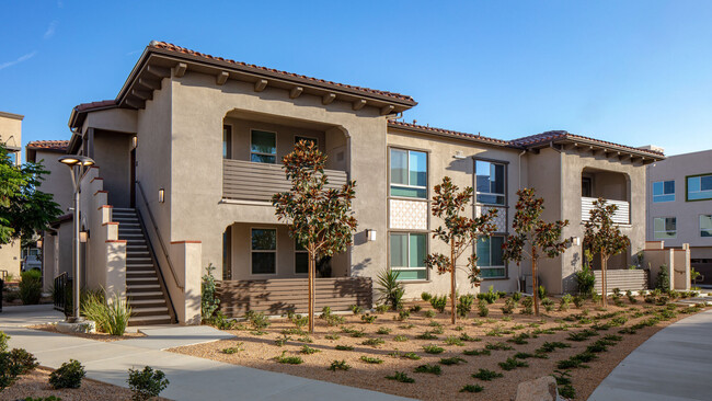 Homecoming At The Resort in Rancho Cucamonga, CA - Foto de edificio - Building Photo