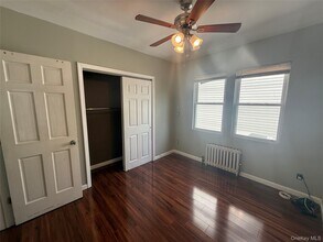 105 Pilgrim Pl in Valley Stream, NY - Building Photo - Building Photo
