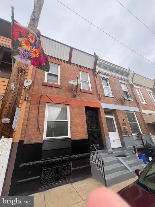 3319 W Hagert St in Philadelphia, PA - Building Photo