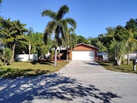 1444 1st St SW in Largo, FL - Building Photo
