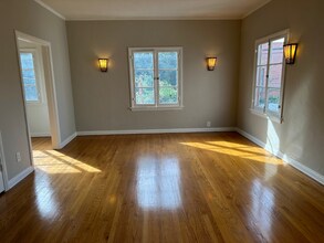 415 Cloverdale Ave in Los Angeles, CA - Building Photo - Building Photo