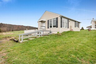 2284 Warner School Rd in East Greenville, PA - Building Photo