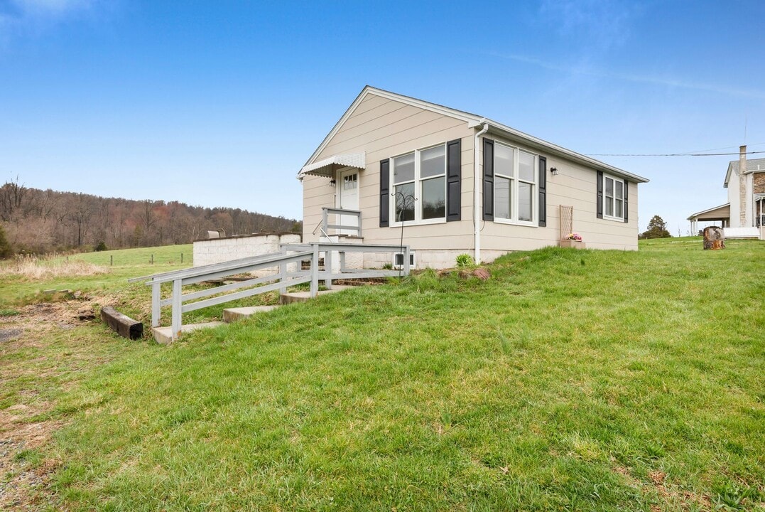 2284 Warner School Rd in East Greenville, PA - Building Photo