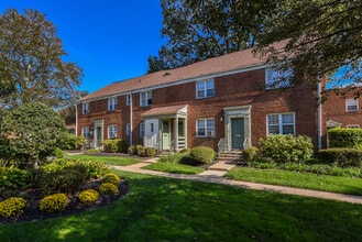 Greenwood Village in Hamilton, NJ - Building Photo - Building Photo