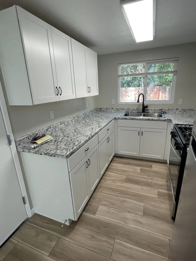 80 Kaer Ave in Red Bluff, CA - Building Photo - Building Photo