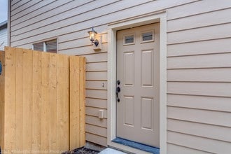 Covington Manor Townhomes in Vancouver, WA - Building Photo - Building Photo