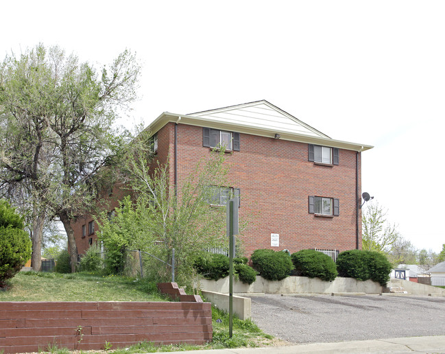 17th Street Apartments in Aurora, CO - Foto de edificio - Building Photo