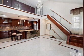 1208 Commons at Kingswood Dr in East Brunswick, NJ - Building Photo - Building Photo