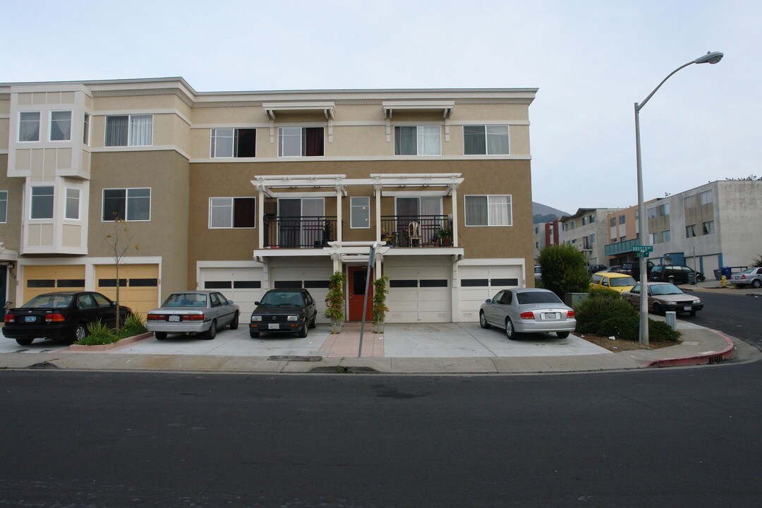 974 Brusco Way in South San Francisco, CA - Foto de edificio