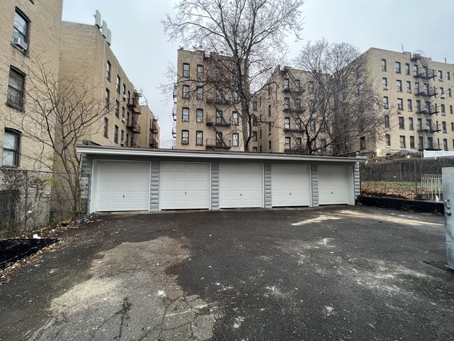 633 E 230th St in Bronx, NY - Building Photo - Building Photo